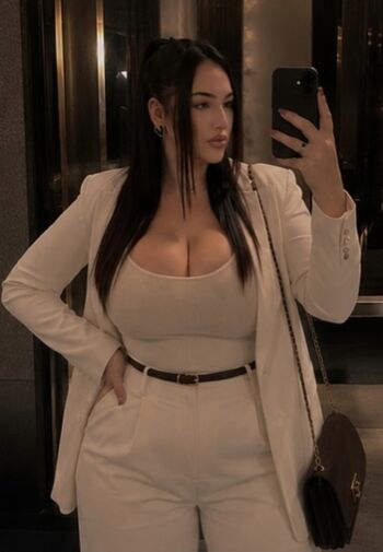 Zahtjevi za cure s ogromnim sisama leaked private photo uncensored HD quality