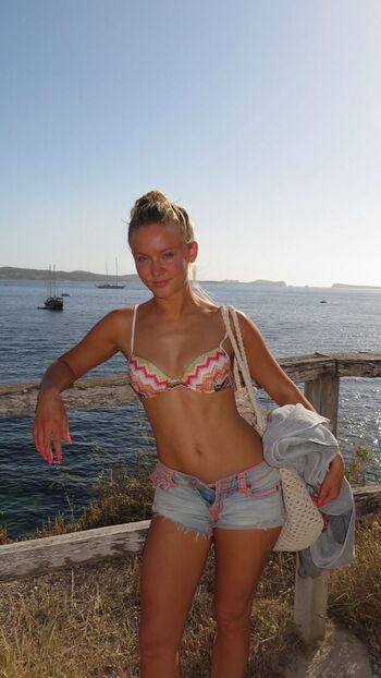 Zara larsson  page leaked private photo uncensored HD quality