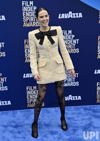 Zoey deutch page leaked private photo uncensored HD quality