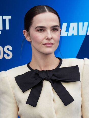 Zoey deutch page leaked private photo uncensored HD quality