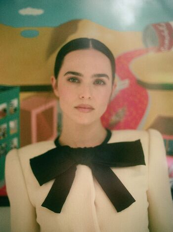 Zoey deutch page leaked private photo uncensored HD quality