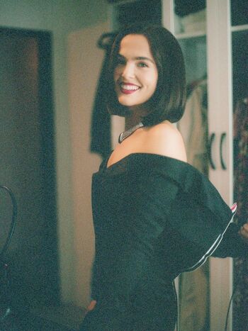 Zoey deutch page leaked private photo uncensored HD quality