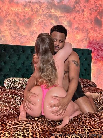 Zoey uso  page leaked private photo uncensored HD quality